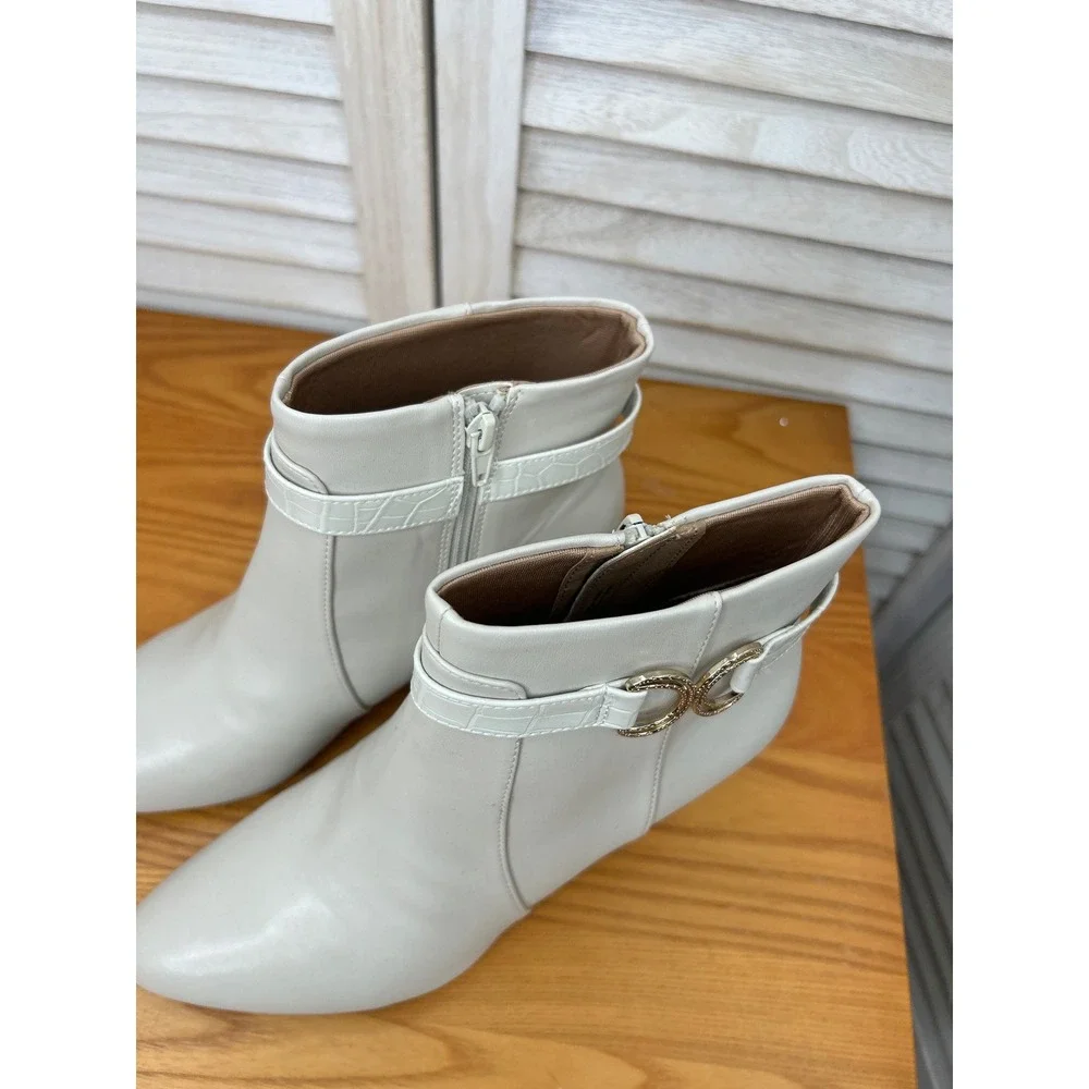 NEW Lifestride Ankle Boots Size 10 Ivory White Sleek Heeled Booties NWOT